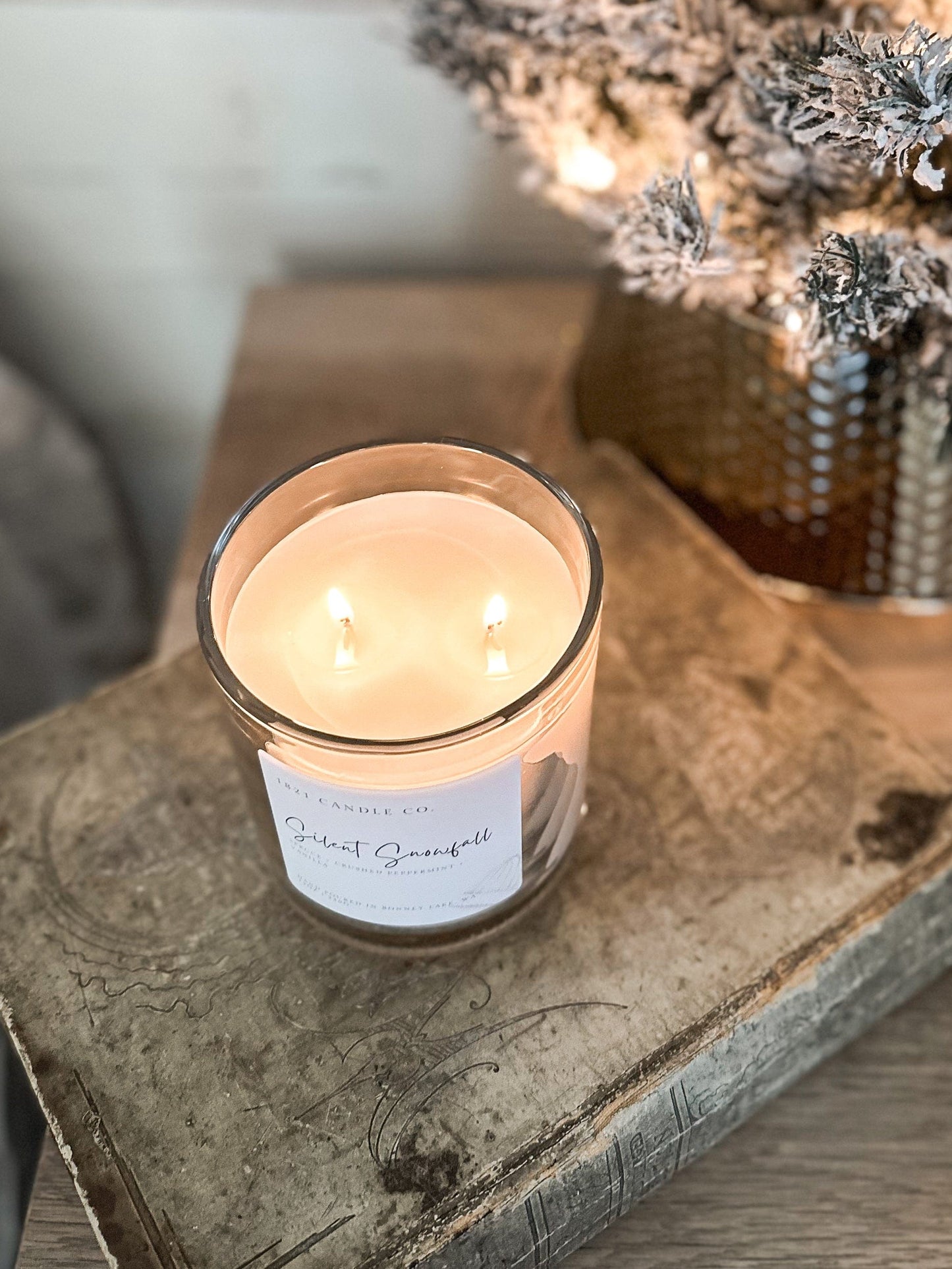 Silent Snowfall 12oz Candle - Spruce, Peppermint, Vanilla