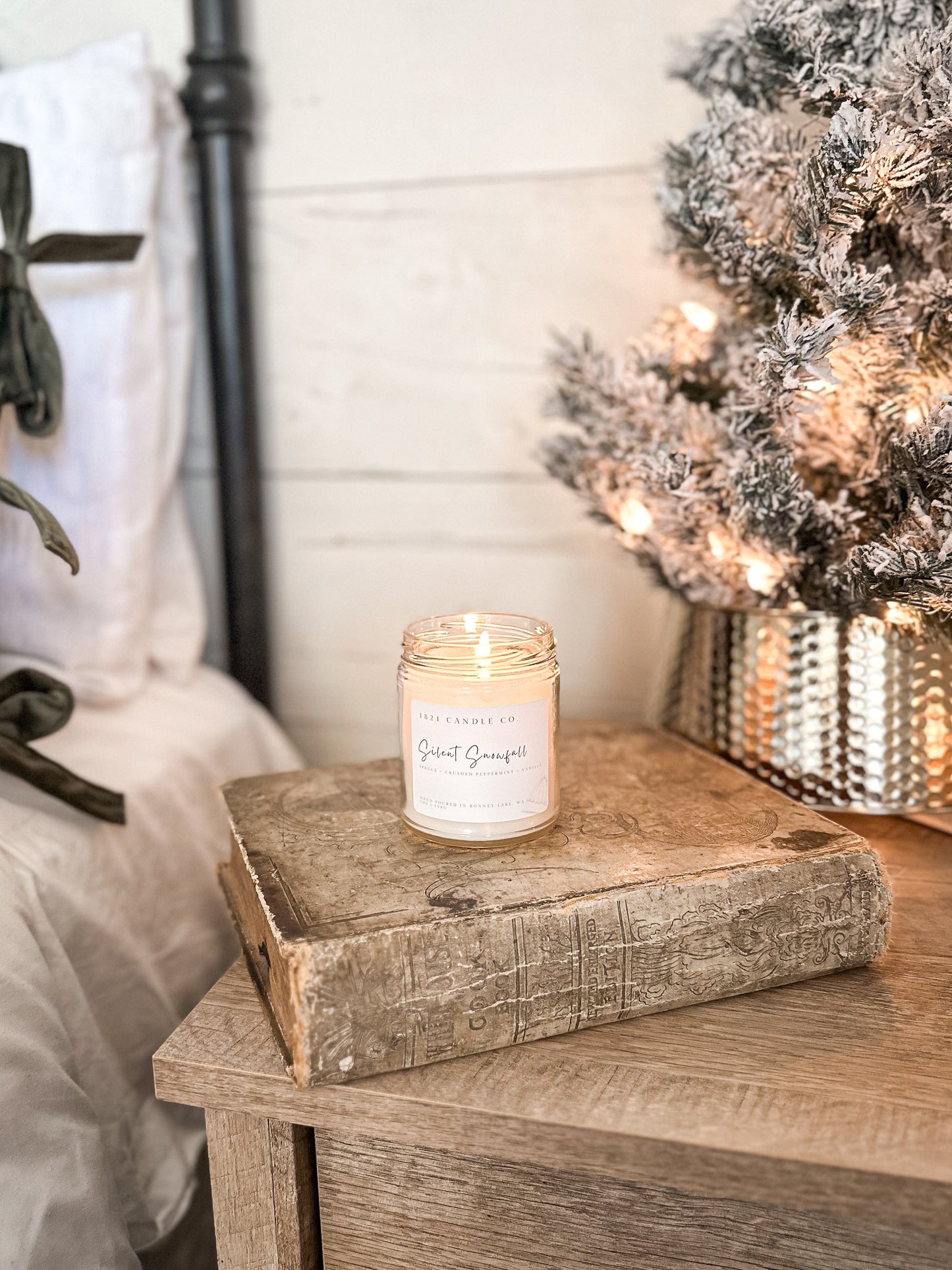 Silent Snowfall 7oz Candle - Spruce, Peppermint, Vanilla