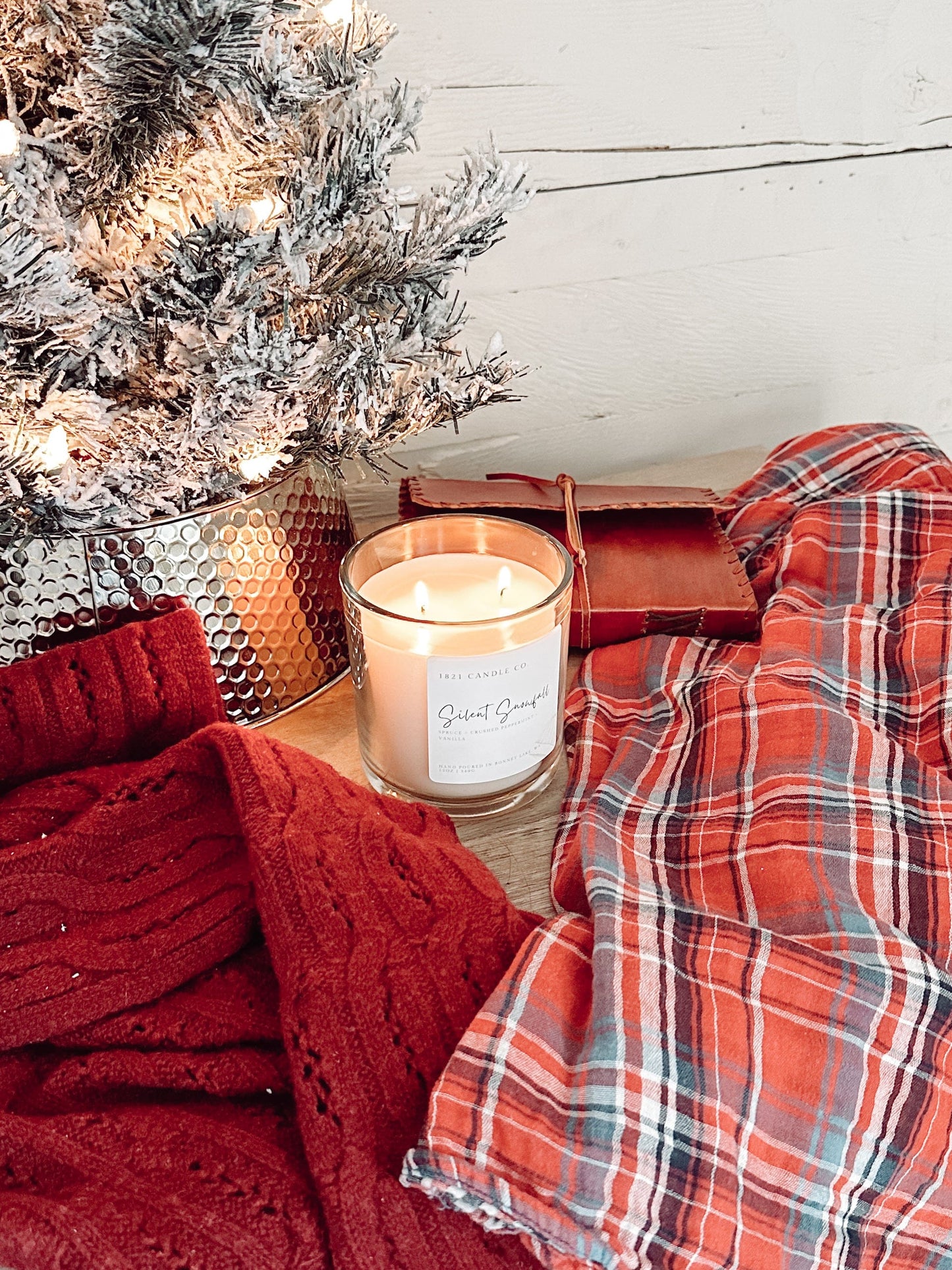 Silent Snowfall 12oz Candle - Spruce, Peppermint, Vanilla