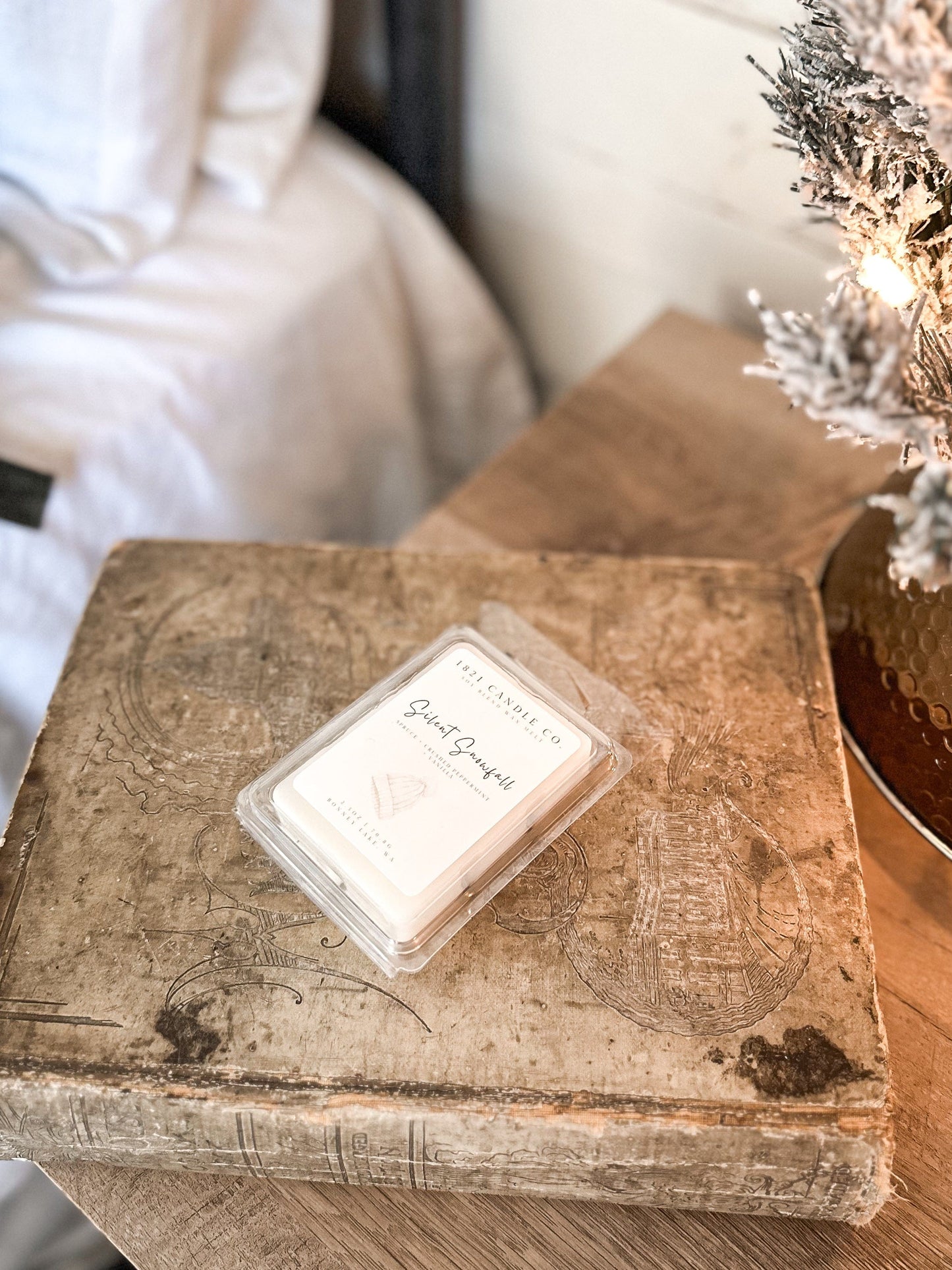 Silent Snowfall 2.5oz Wax Melt - Spruce, Peppermint, Vanilla