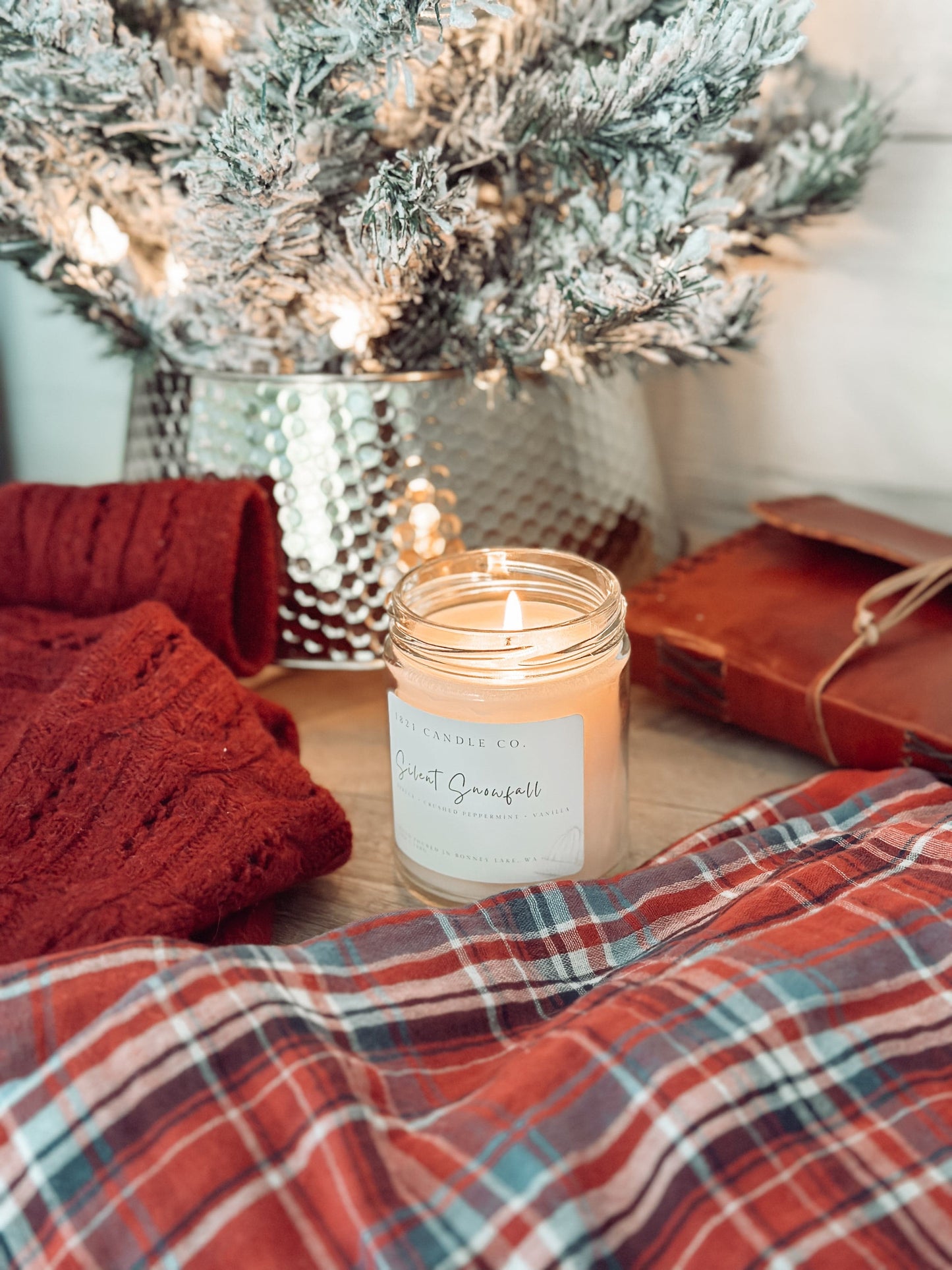 Silent Snowfall 7oz Candle - Spruce, Peppermint, Vanilla