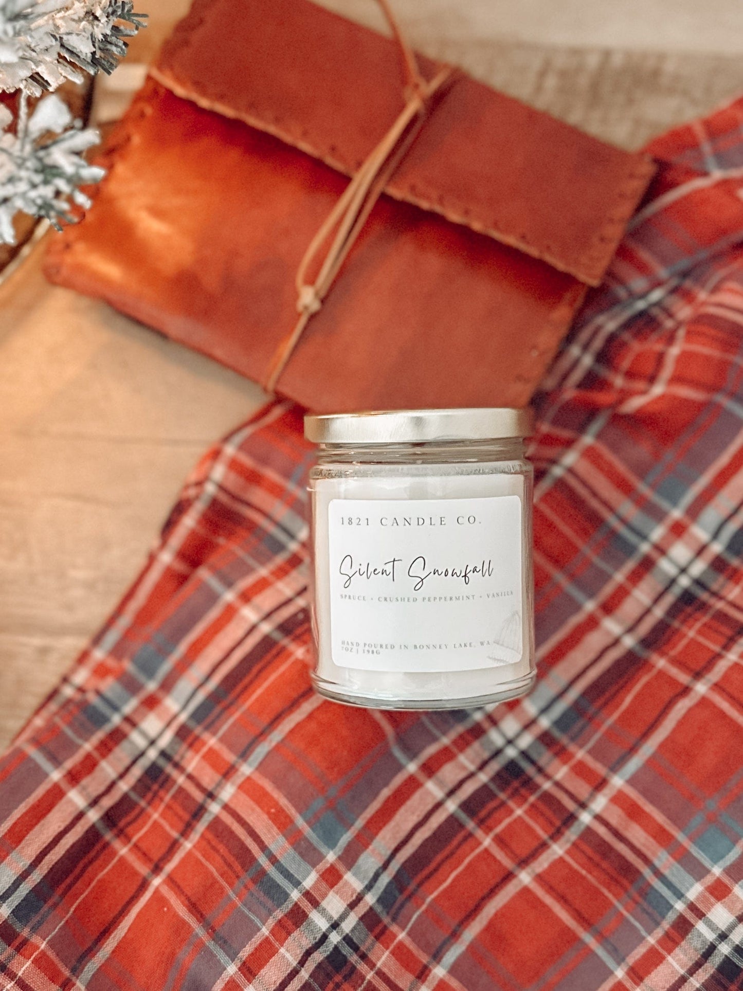 Silent Snowfall 7oz Candle - Spruce, Peppermint, Vanilla
