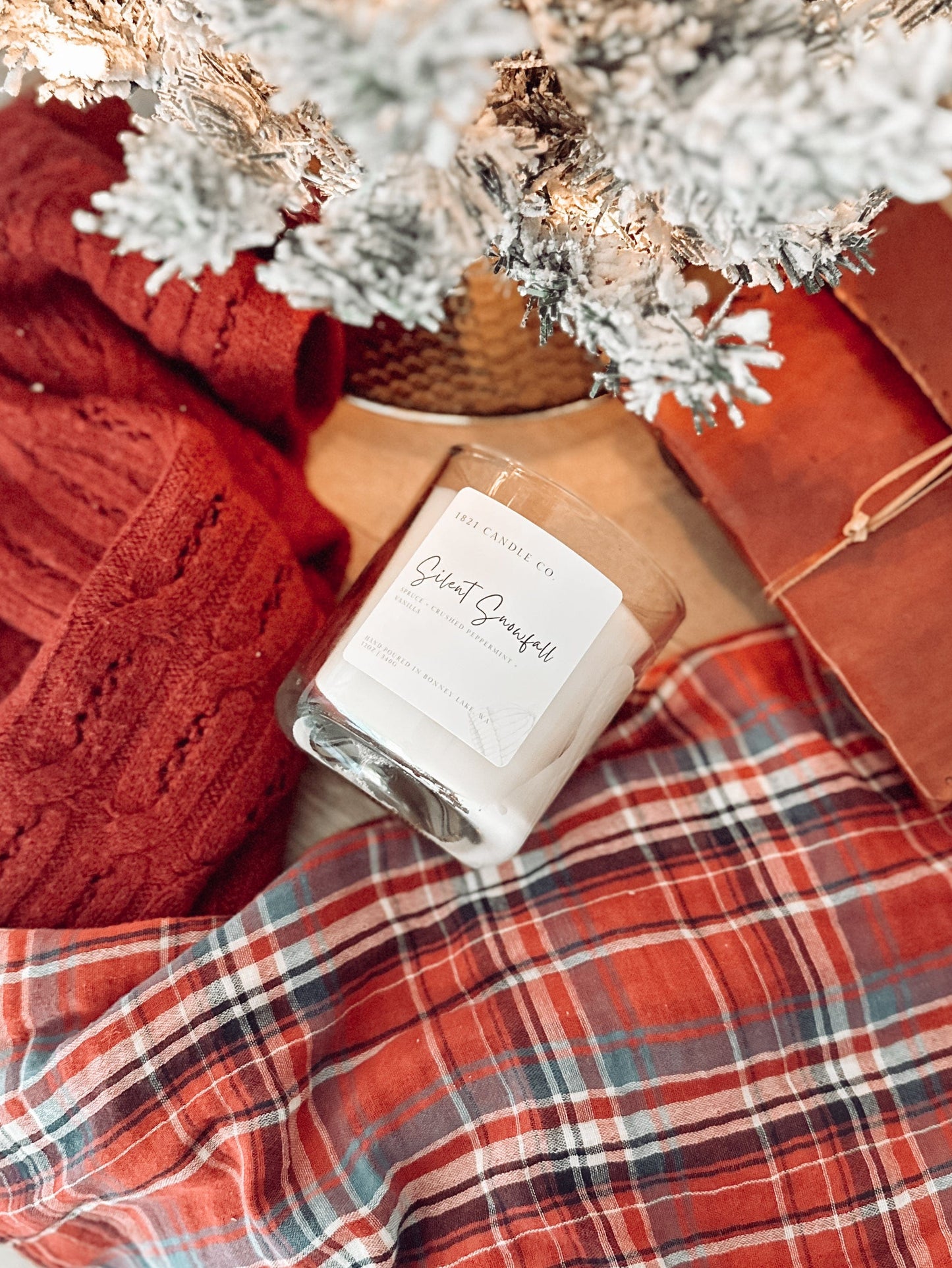 Silent Snowfall 12oz Candle - Spruce, Peppermint, Vanilla